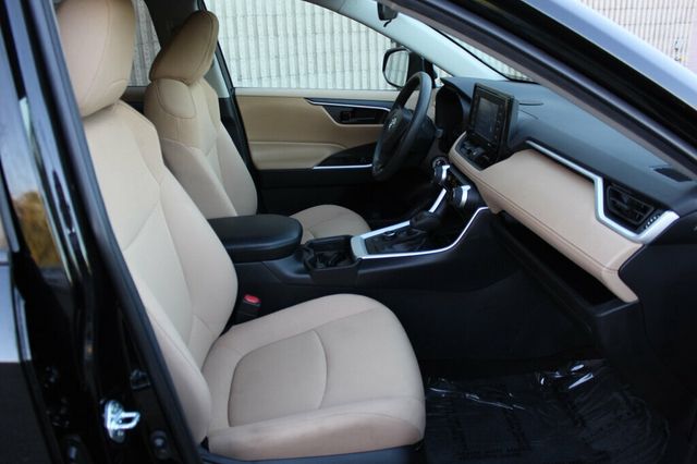 2021 Toyota RAV4 AWD HYBRID LE  - 23075671 - 6