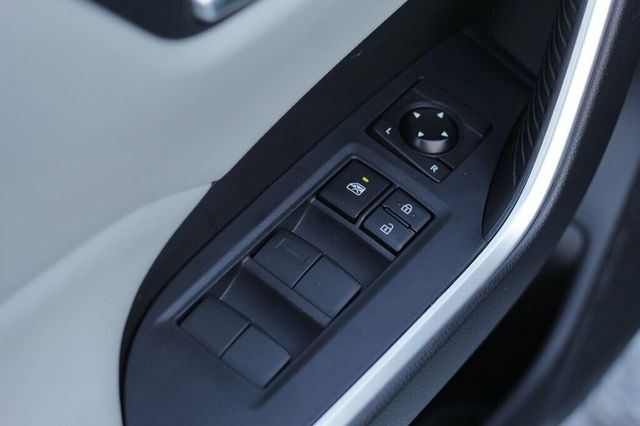 2021 Toyota RAV4 AWD HYBRID XLE  - 22965615 - 18