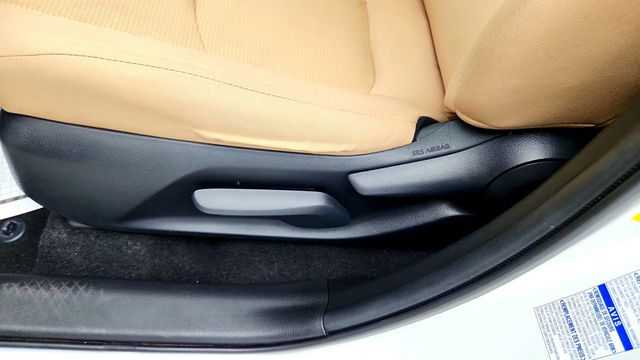 2021 Toyota RAV4 Hybrid LE AWD - 23029244 - 10