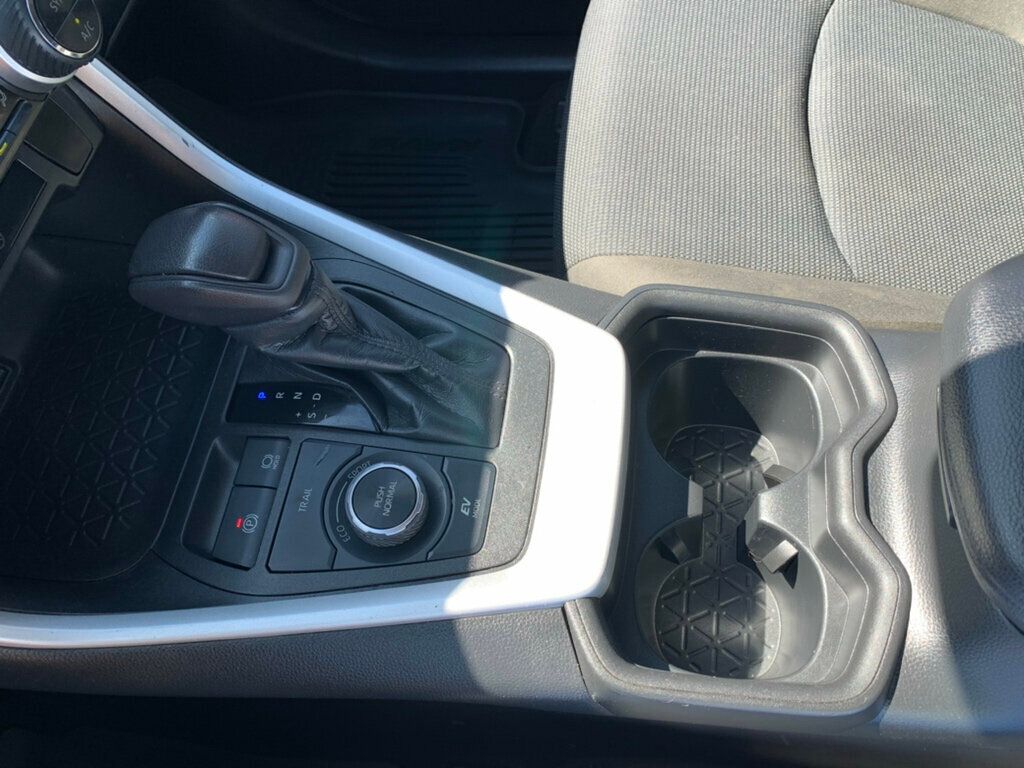 2021 Toyota RAV4 Hybrid LE AWD 1-Owner - 22923090 - 40