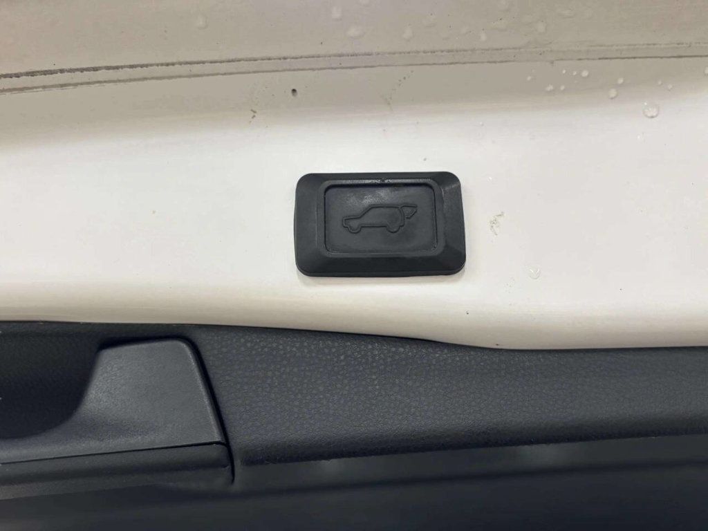 2021 Toyota RAV4 Hybrid XLE Premium AWD - 23018109 - 16