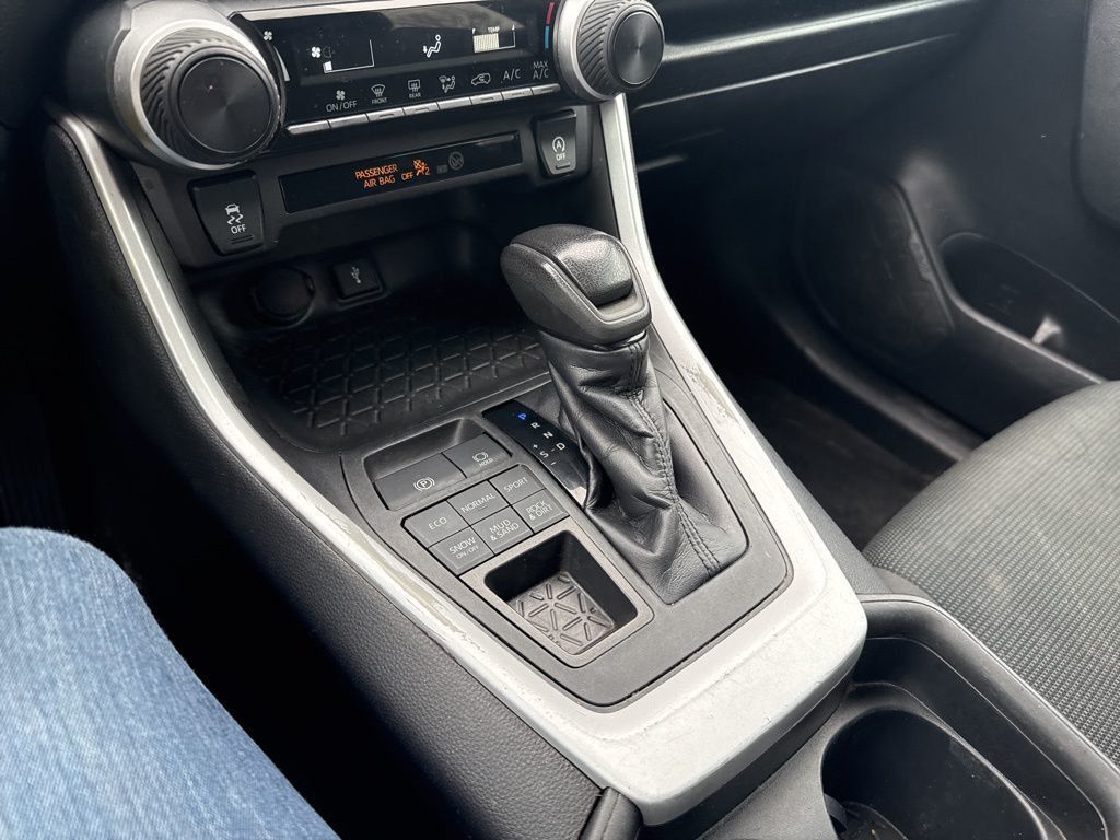 2021 Toyota RAV4 LE AWD - 22995560 - 10