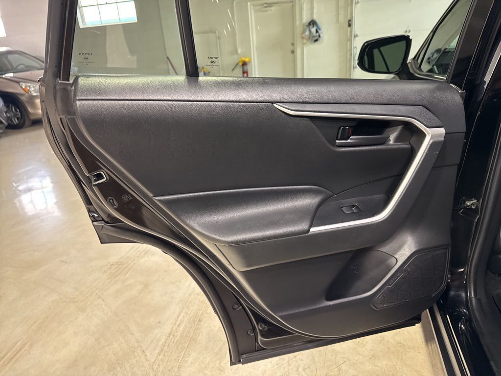 2021 Toyota RAV4 LE AWD - 22995560 - 29