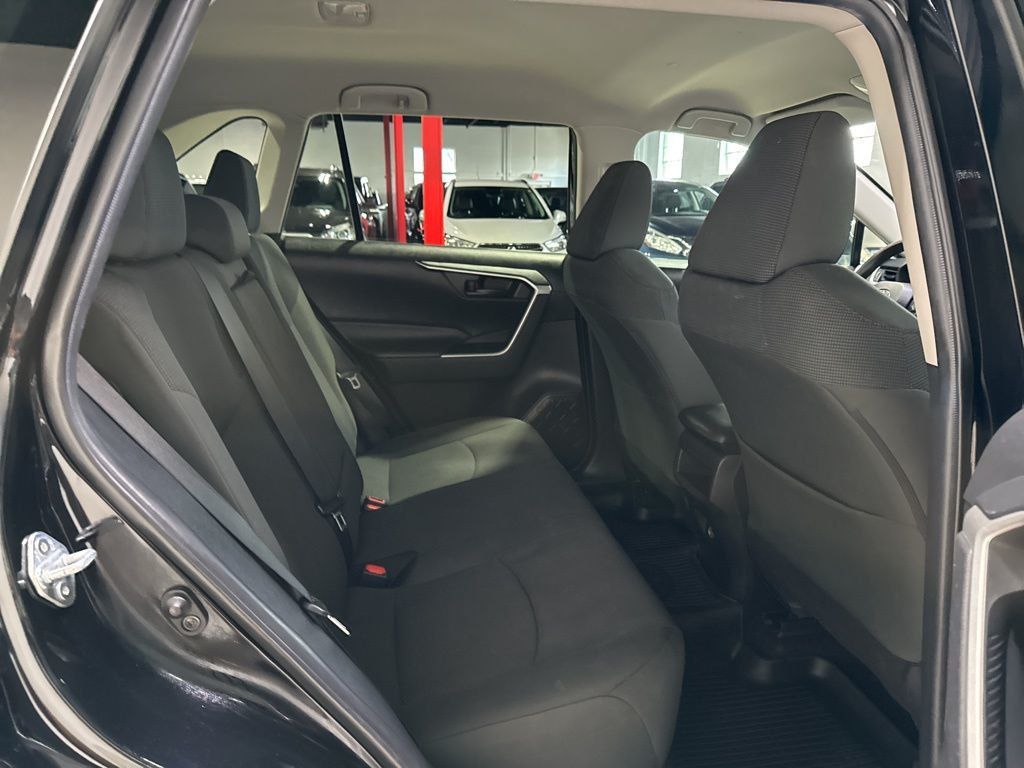 2021 Toyota RAV4 LE AWD - 22995560 - 31
