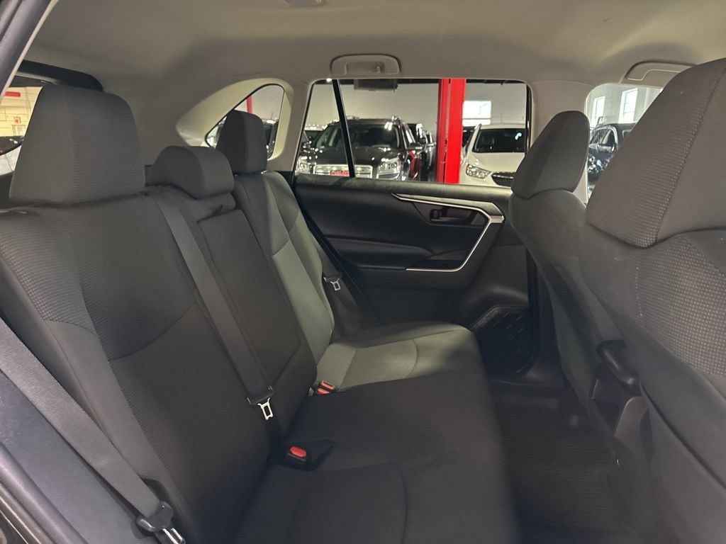 2021 Toyota RAV4 LE AWD - 22995560 - 33