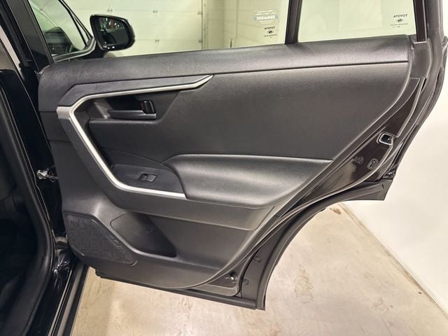2021 Toyota RAV4 LE AWD - 22995560 - 34