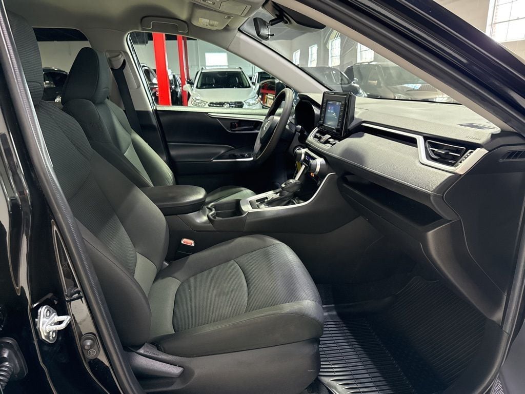 2021 Toyota RAV4 LE AWD - 22995560 - 35