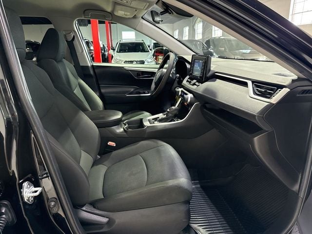 2021 Toyota RAV4 LE AWD - 22995560 - 35
