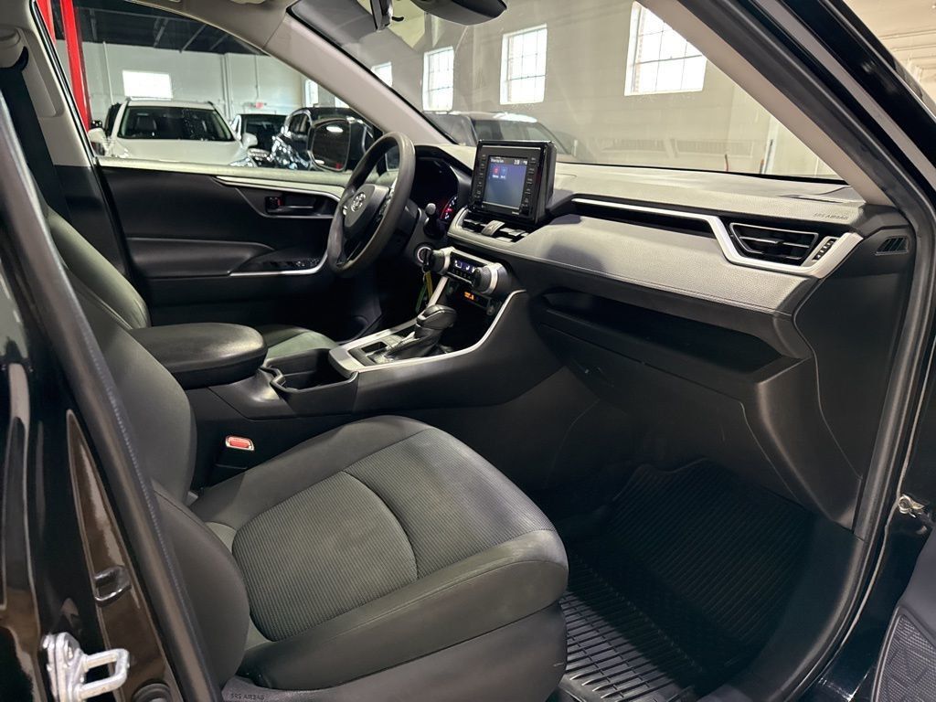 2021 Toyota RAV4 LE AWD - 22995560 - 36