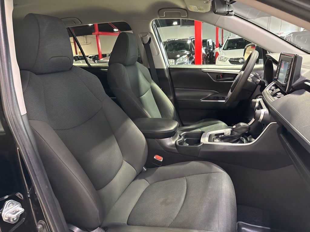 2021 Toyota RAV4 LE AWD - 22995560 - 37