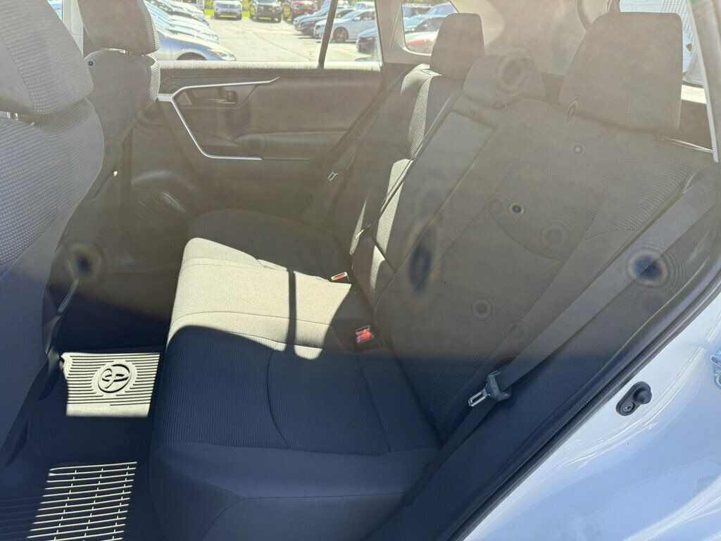 2021 Toyota RAV4 LE AWD - 23083666 - 18