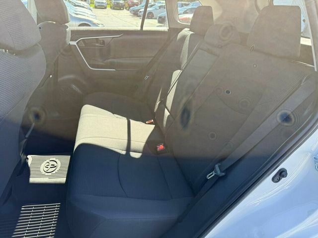 2021 Toyota RAV4 LE AWD - 23083666 - 18