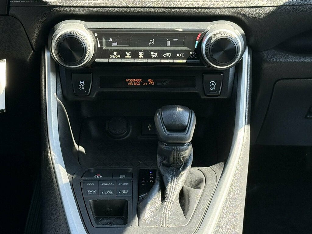2021 Toyota RAV4 LE AWD - 23083666 - 21