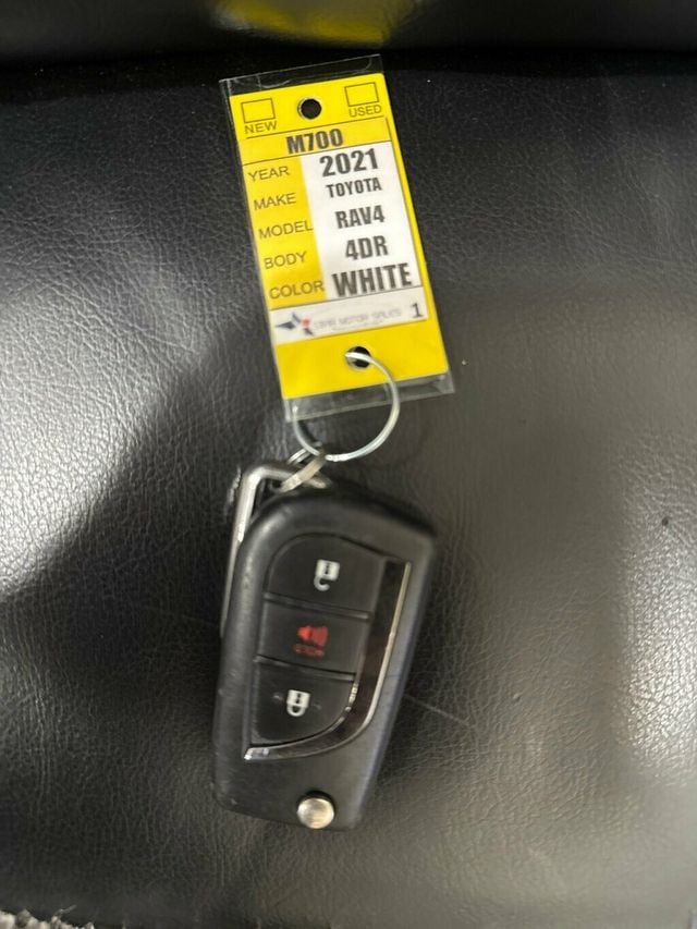 2021 Toyota RAV4 LE AWD - 23083666 - 34