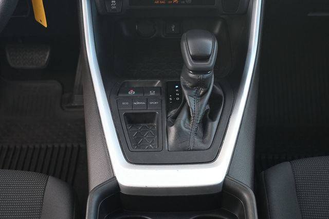 2021 Toyota RAV4 LE FWD - 22920896 - 11