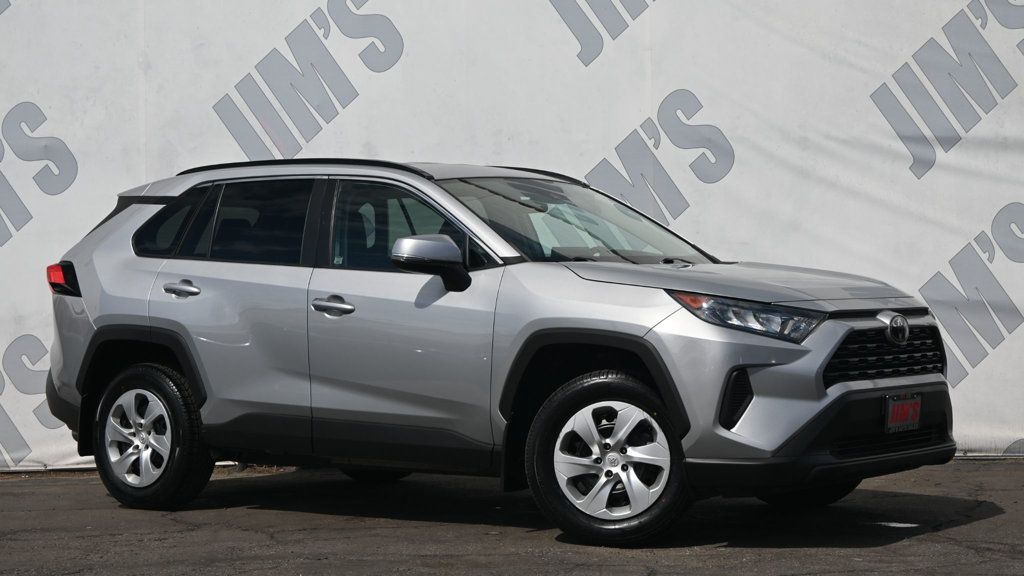 2021 Toyota RAV4 LE photo 2