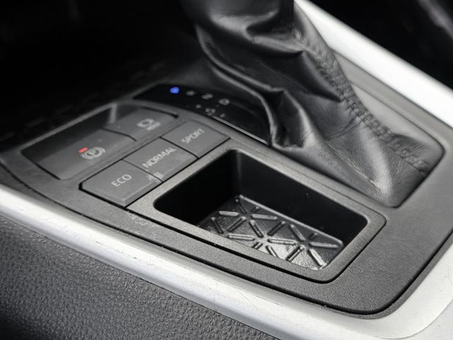 2021 Toyota RAV4 LE FWD - 22950596 - 17