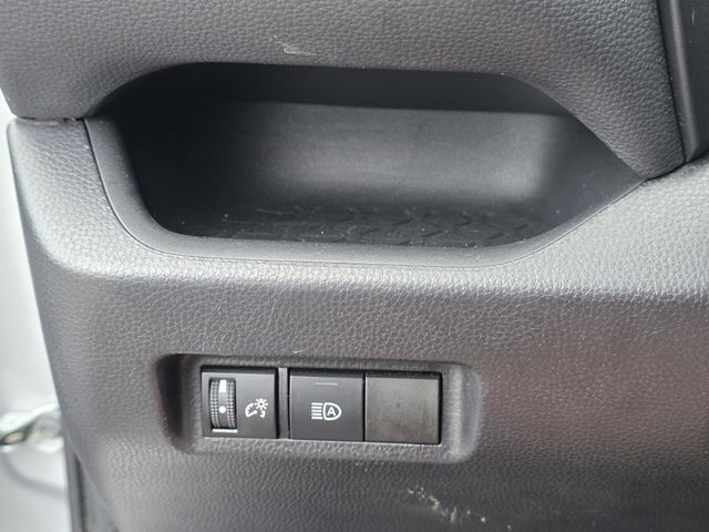 2021 Toyota RAV4 LE FWD - 22950596 - 18