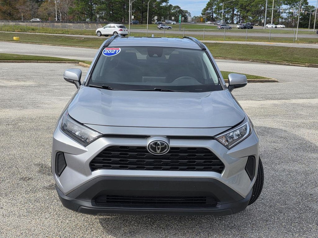 2021 Toyota RAV4 LE photo 2