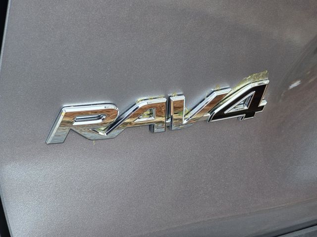 2021 Toyota RAV4 LE FWD - 22950596 - 24