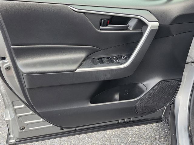 2021 Toyota RAV4 LE FWD - 22950596 - 25