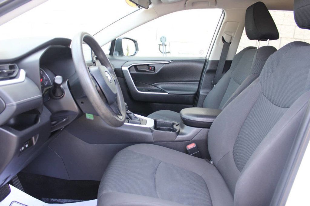 2021 Toyota RAV4 LE FWD - 22873667 - 18