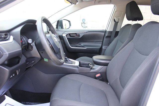 2021 Toyota RAV4 LE FWD - 22873667 - 18