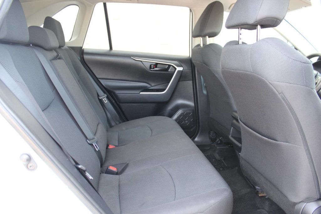 2021 Toyota RAV4 LE FWD - 22873667 - 21