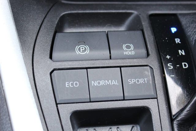 2021 Toyota RAV4 LE FWD - 22873667 - 23