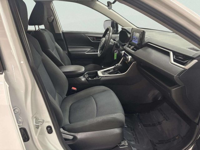 2021 Toyota RAV4 LE FWD - 23031723 - 19