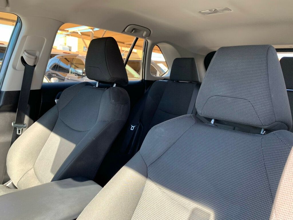 2021 Toyota RAV4 LE FWD Ex Key - 22941525 - 12