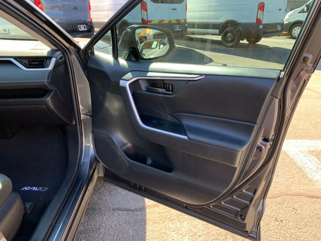 2021 Toyota RAV4 LE FWD Ex Key - 22941525 - 13