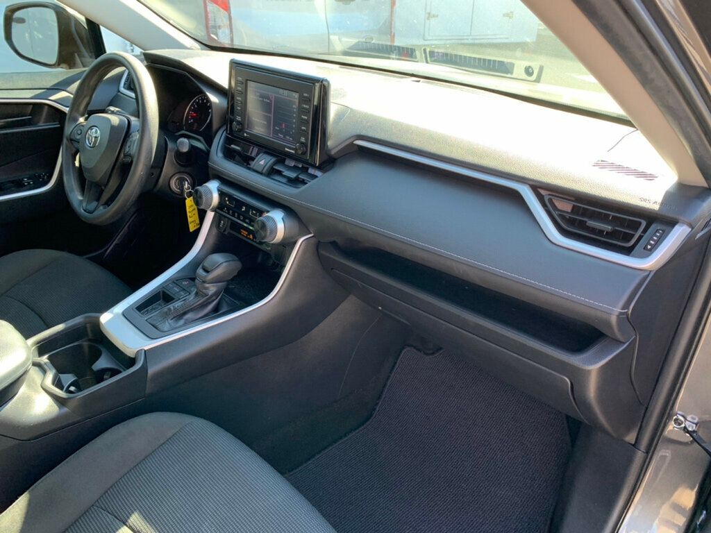 2021 Toyota RAV4 LE FWD Ex Key - 22941525 - 16