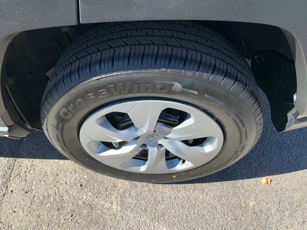 2021 Toyota RAV4 LE FWD Ex Key - 22941525 - 33