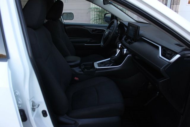 2021 Toyota RAV4 ONE OWNER AWD LE  - 23081007 - 6