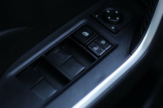 2021 Toyota RAV4 ONE OWNER AWD XLE W/ BRAND NEW TIRES - 22939923 - 19