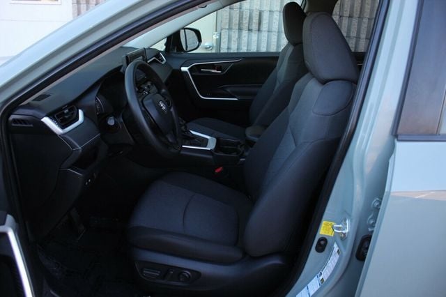 2021 Toyota RAV4 ONE OWNER AWD XLE W/ BRAND NEW TIRES - 22939923 - 21