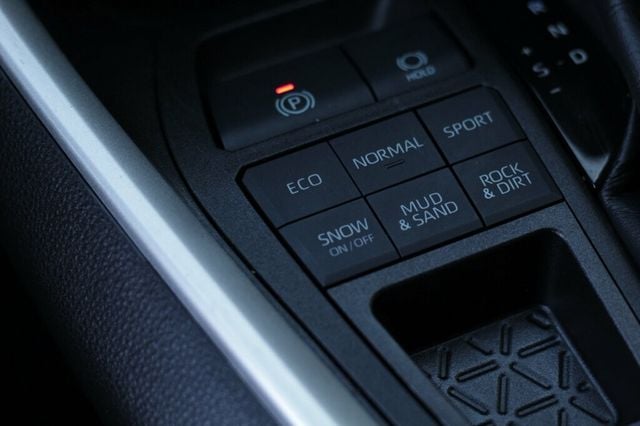 2021 Toyota RAV4 ONE OWNER AWD XLE W/ BRAND NEW TIRES - 22939923 - 29