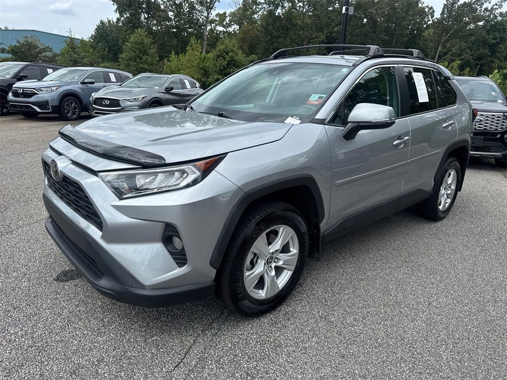 2021 Toyota RAV4 XLE photo 3