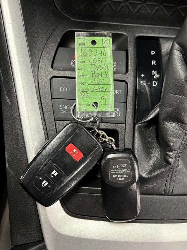 2021 Toyota RAV4 XLE AWD - 22967029 - 39