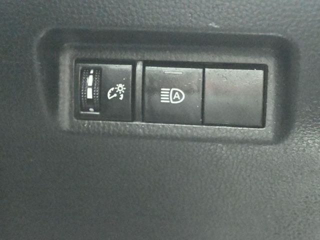 2021 Toyota RAV4 XLE AWD - 22974234 - 30