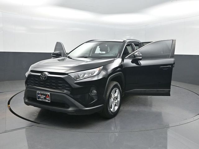 2021 Toyota RAV4 XLE AWD - 22974234 - 37