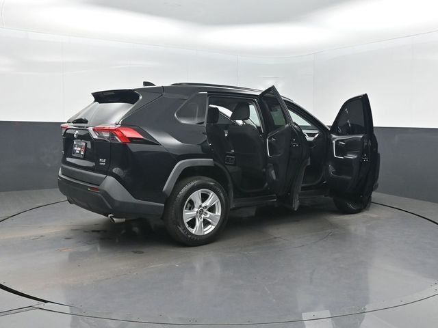 2021 Toyota RAV4 XLE AWD - 22974234 - 38