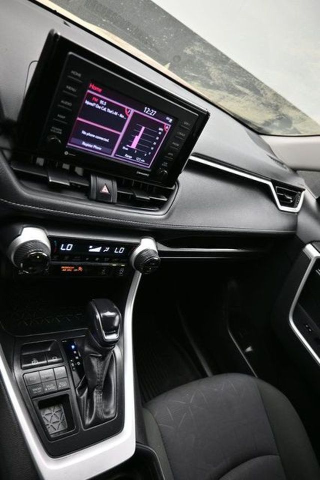 2021 Toyota RAV4 XLE AWD - 22996616 - 18