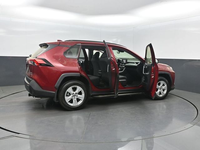 2021 Toyota RAV4 XLE AWD - 22996616 - 40