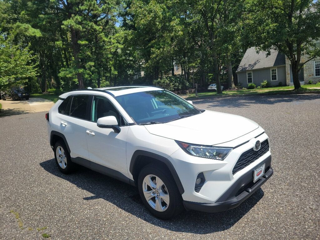 2021 Toyota RAV4 XLE photo 4