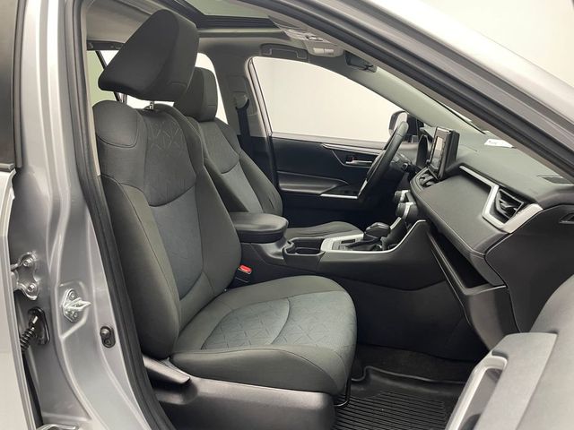 2021 Toyota RAV4 XLE AWD - 22995951 - 17