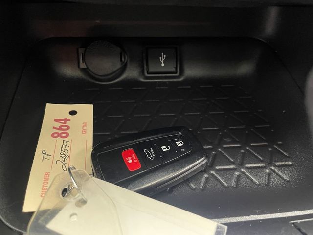 2021 Toyota RAV4 XLE AWD - 22995951 - 27