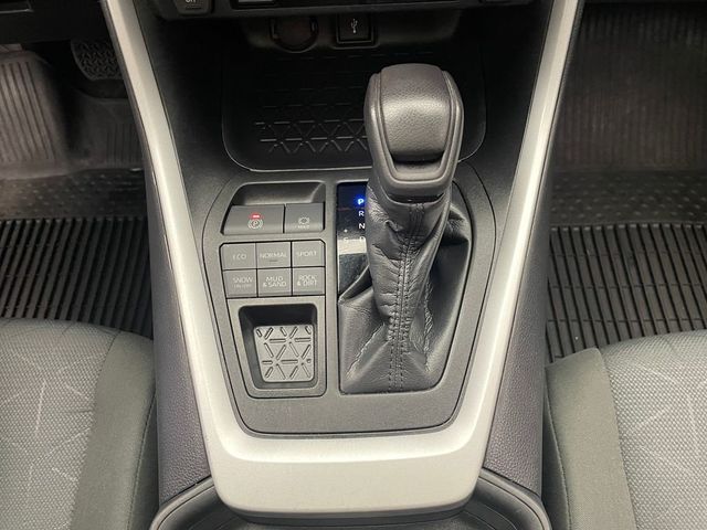 2021 Toyota RAV4 XLE AWD - 22995951 - 28