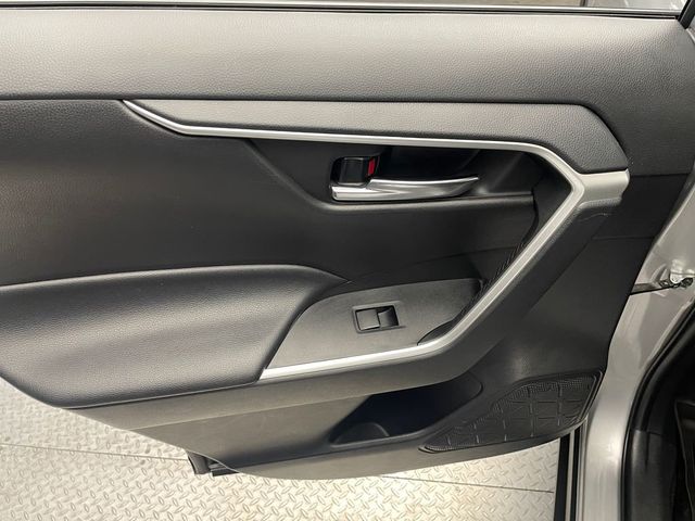 2021 Toyota RAV4 XLE AWD - 22995951 - 32